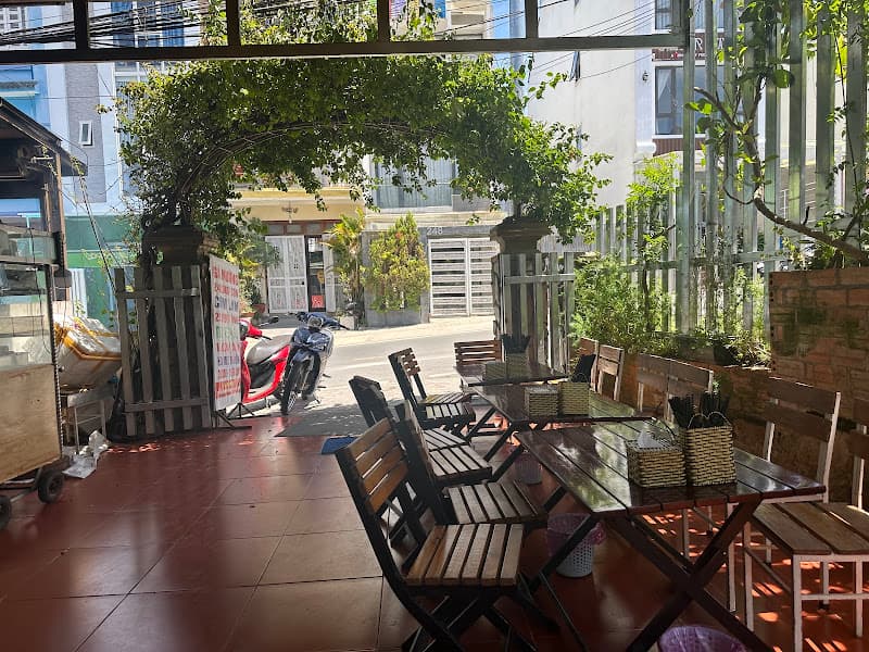 Cơm Lam - Gà Nướng - Cá Tầm - Lẩu Gà Lá É 85 Tô Hiến Thành