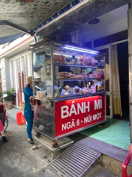 Hình ảnh Bánh Mì Ngã Sáu Cô Phượng ( Núi Một ) - 3
