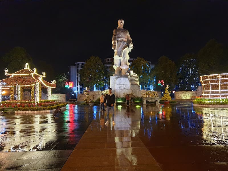 Hình ảnh Tượng đài Lê Lợi - 3