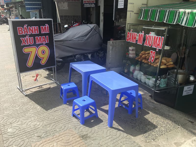 Bánh Mì Xíu Mại Ri 79 (Đối diện cây xăng Tỉnh Đội)