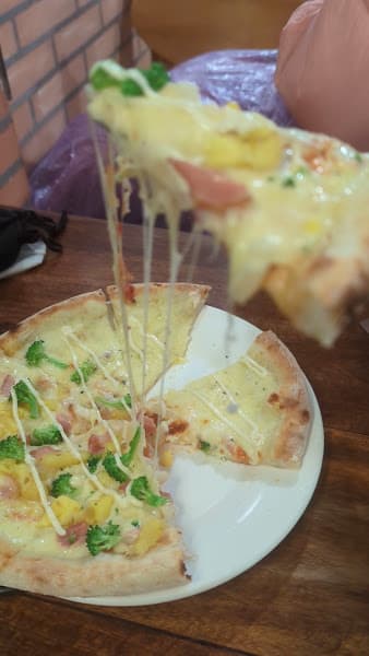 Hình ảnh Pizza nướng lò củi - 3