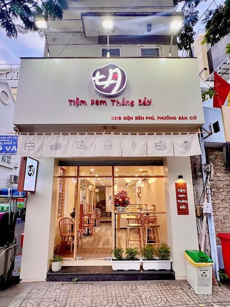 TIỆM KEM THÁNG BẢY