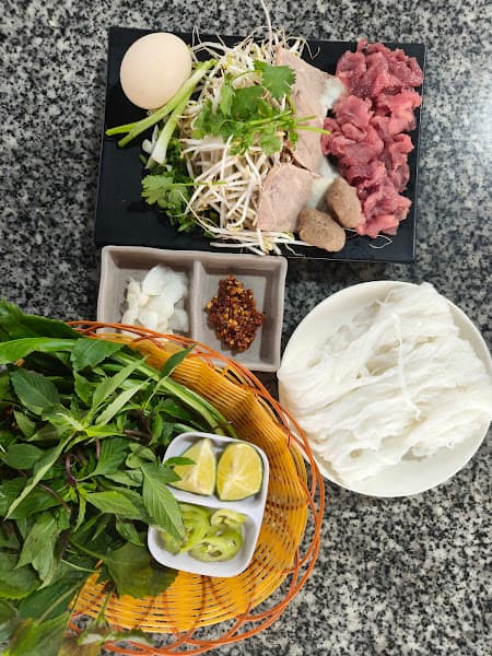 Hình ảnh Phở Bát Đá - 172 Phạm Tứ _ Bò, gà & dê. Phở ngon - 2