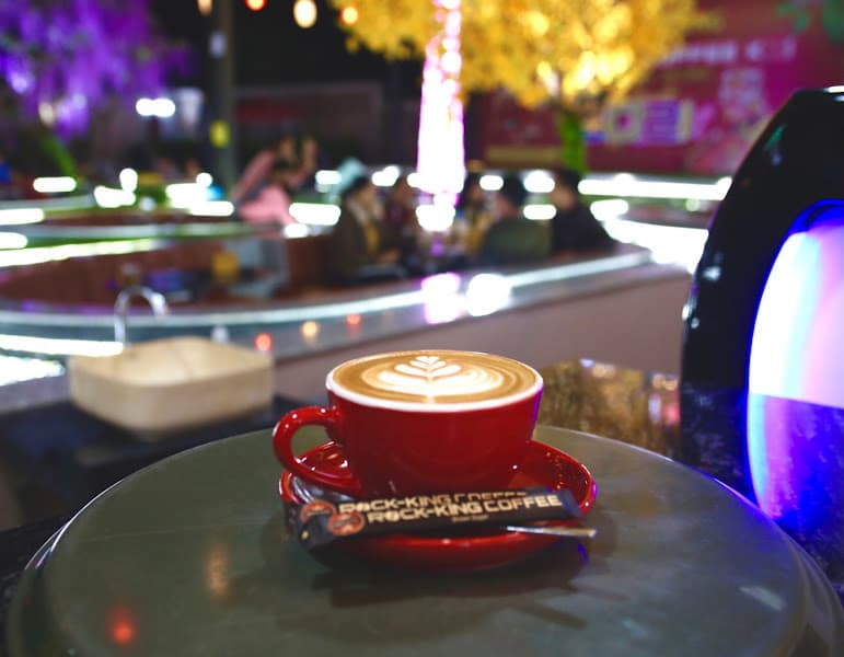 Hình ảnh Rock King Coffee Koi - Cafe cá Koi - 5
