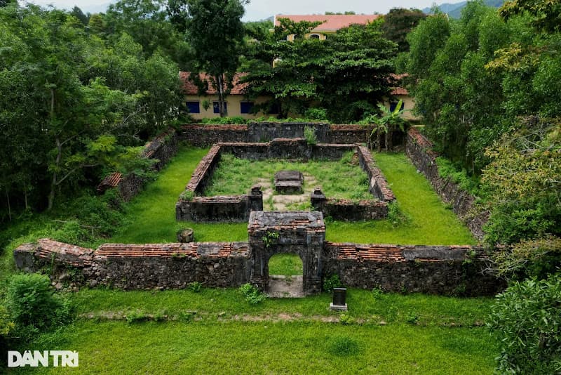 Ảnh bìa Trường Thiệu Lăng - Lăng mộ Chúa Định Nguyễn Phúc Thuần