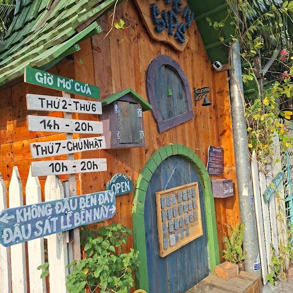 Ảnh bìa Hidden Sips