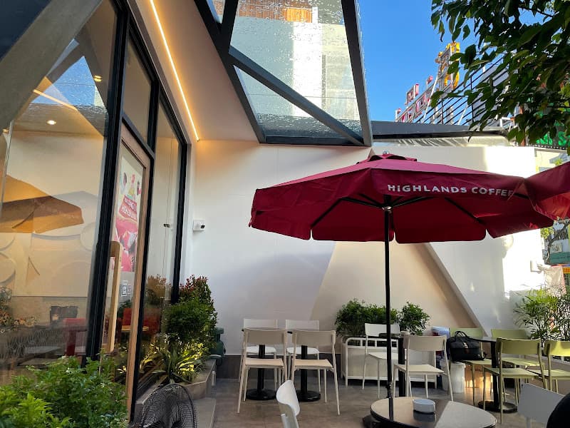 Ảnh bìa Highlands Coffee Hoàng Hoa Thám