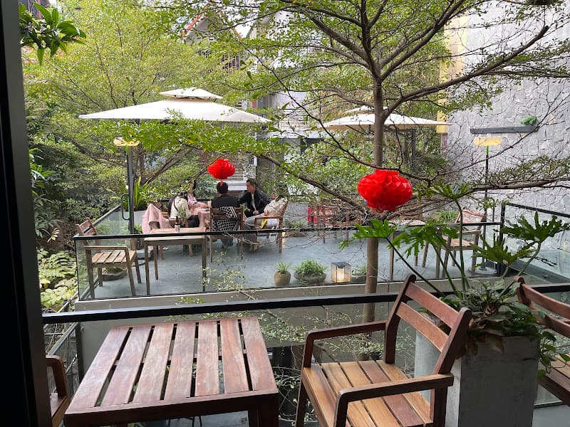 B&B Coffee Shop by Bis&Brew