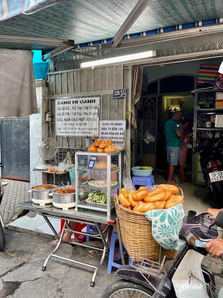 Bánh Mì Oanh