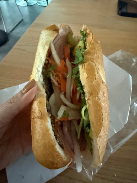 Hình ảnh Bánh mì Cô Sáu - 3