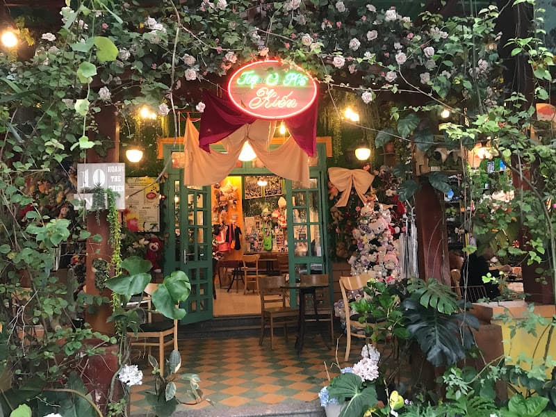 Ants Cafe (Tiệm cà phê Kiến)