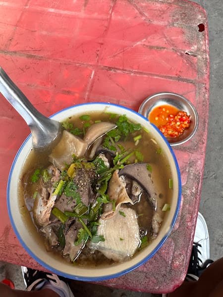 Ảnh bìa Cháo lòng đầu hẻm nhà báo