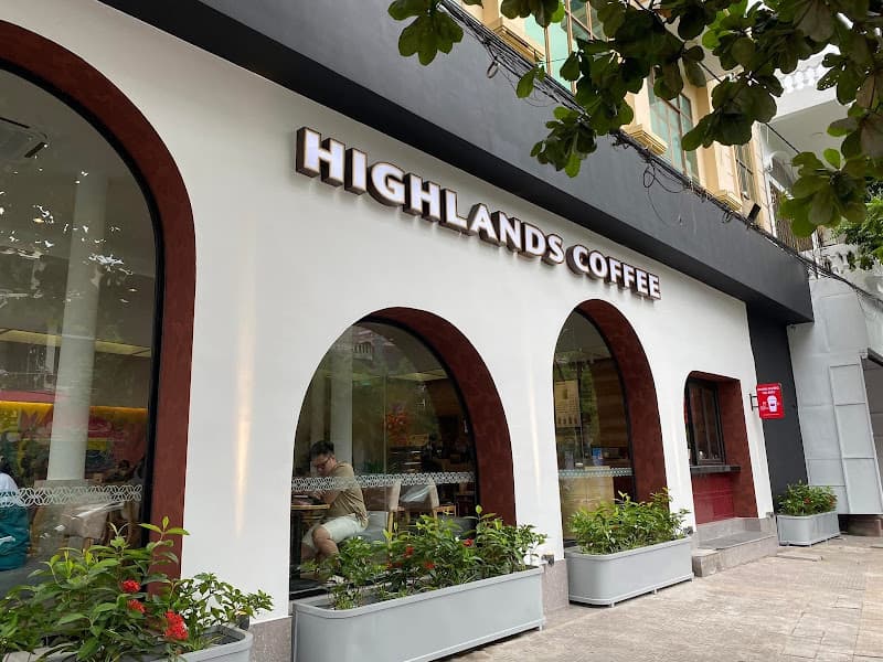 Highlands Coffee 57 Bái Tử Long Cẩm Phả QN