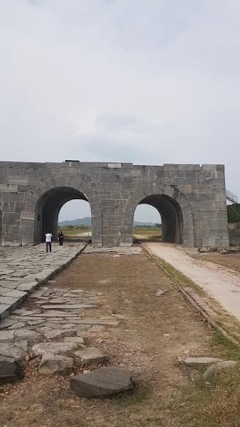 Hình ảnh Cửa Tây Thành Nhà Hồ - 2