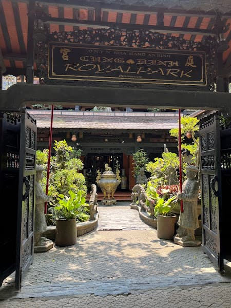 Nhà Hàng Cung Đình