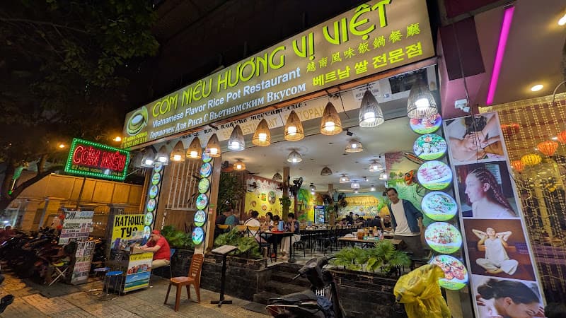 Ảnh bìa Cơm Niêu Hương Vị Việt