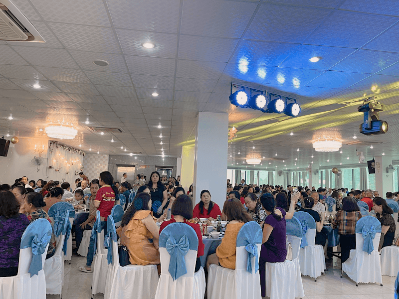 Nhà Hàng Hoàng Gia