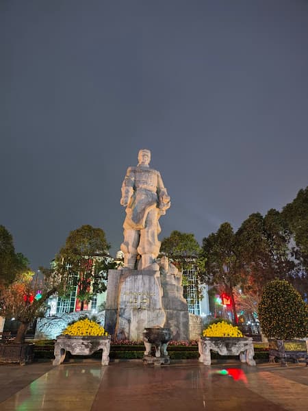 Hình ảnh Tượng đài Lê Lợi - 2