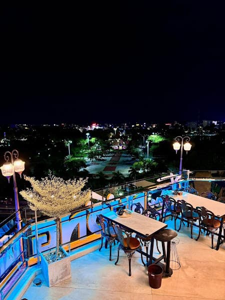 Tiệm Nướng Tầng Thượng