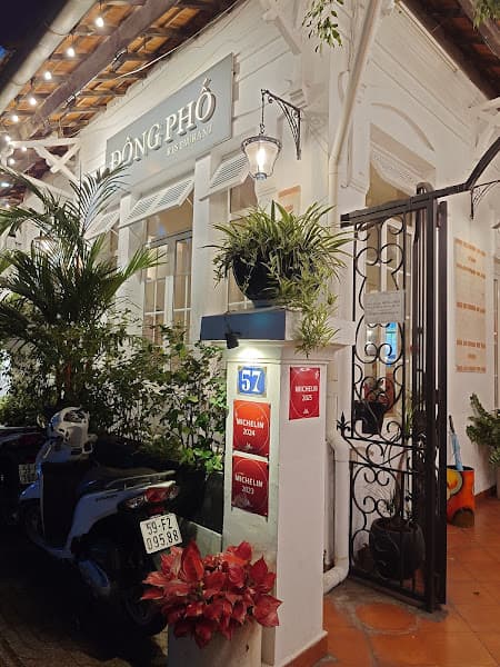 Nhà hàng Đông Phố