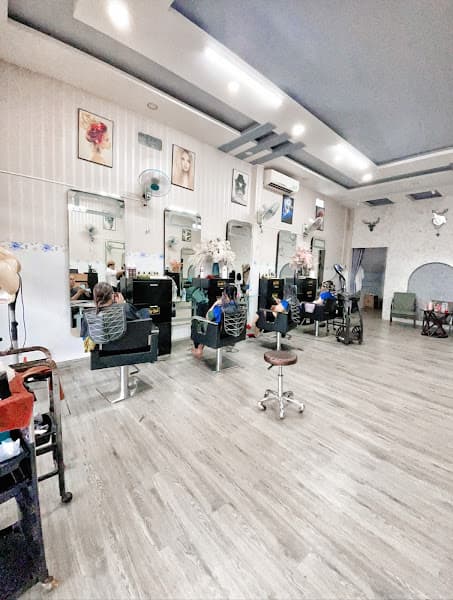 Hình ảnh Quỳnh Siêu Thị Tóc - Chuyên tạo mẫu tóc Nam&Nữ - 2