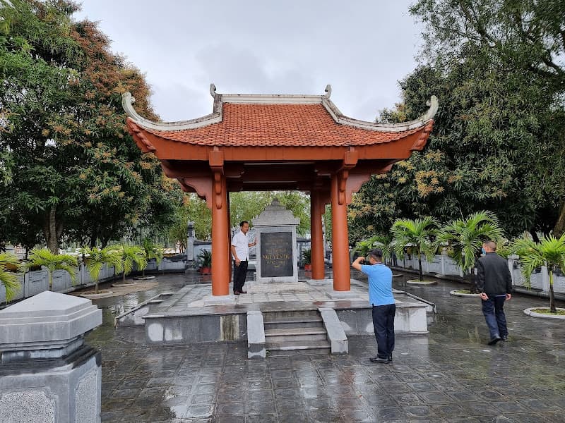 Ảnh bìa Lăng mộ Đại Thi Hào Nguyễn Du