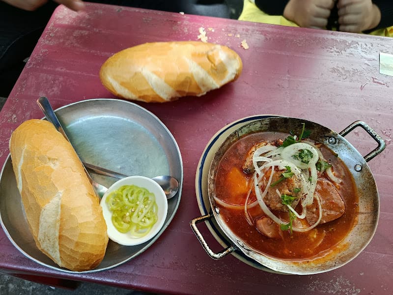 Hình ảnh Bánh mì chảo sân banh - 2
