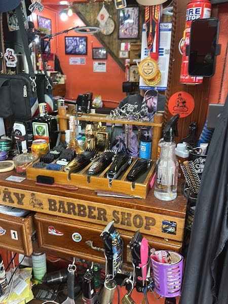 Đông Tây Barbershop - 234 Nguyễn Thái Sơn