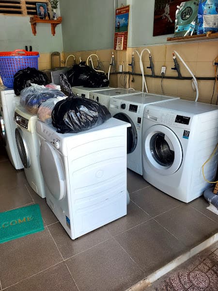 Hình ảnh Giặt sấy quần áo, giày, dép Út Lai - 3