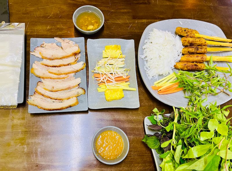 Hình ảnh Vị Miền Trung - Bún Bò Huế, Bánh Tráng Cuốn Thịt Heo Timescity - 2