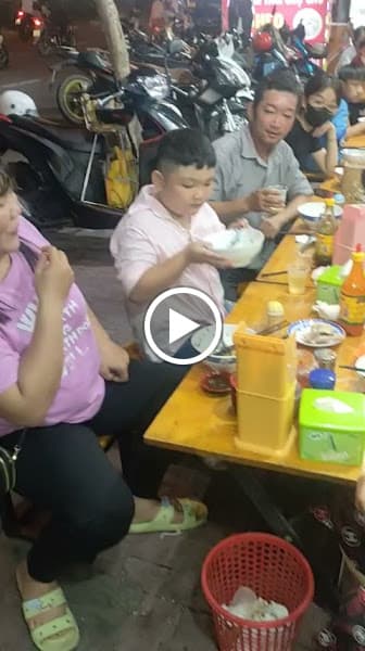 Hình ảnh Quán Bánh Canh Bà Tám Chợ Cầu (không chi nhánh) [quán có đồng phục màu đỏ] - 5