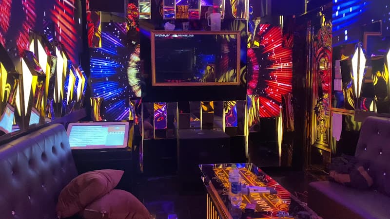 Hình ảnh karaoke Hoàng Quyên - 4