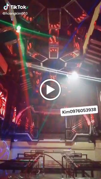 Hình ảnh karaoke Thủy Tiên - 4