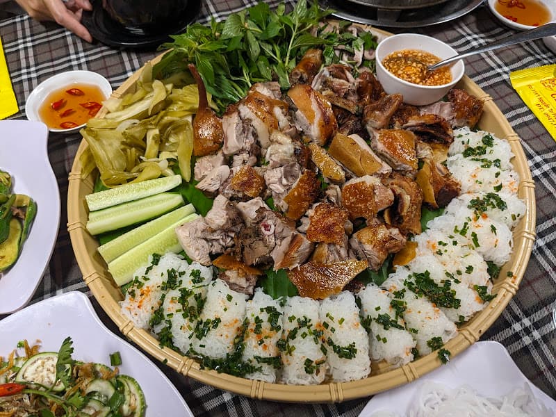 Hình ảnh Ẩm thực Charming Lak 2 (Heo sọc dưa sữa quay) - 2