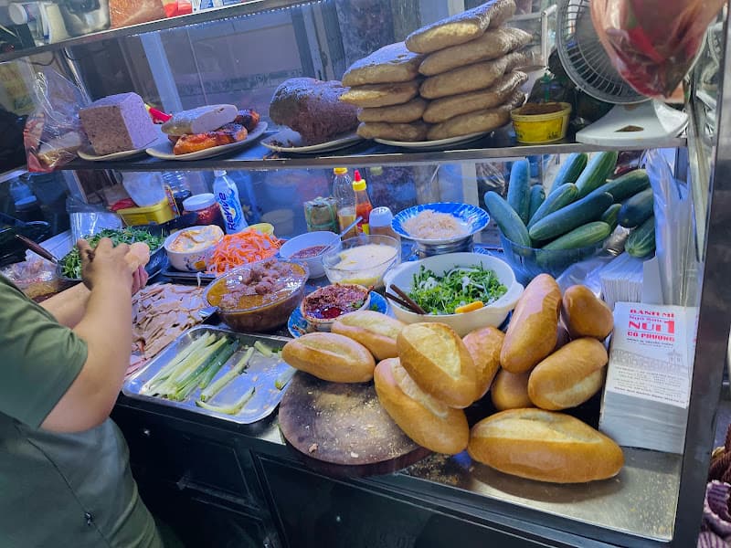 Ảnh bìa Bánh Mì Ngã Sáu Cô Phượng ( Núi Một )