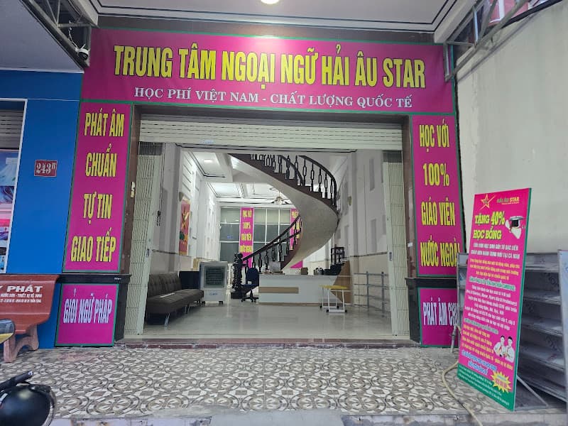 Nhà Hàng Tân Tân