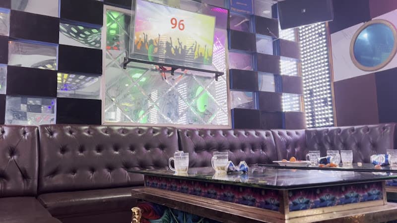 Gia Đinh Subin Karaoke - Lẩu Tô Subin