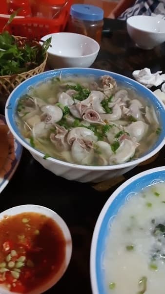 Hình ảnh Huyền gà già lầu 79 - 2
