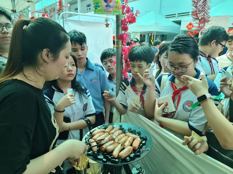 Hình ảnh Lạp Xưởng Nướng Đá Hà Khẩu Công Viên Bình Phú - 3