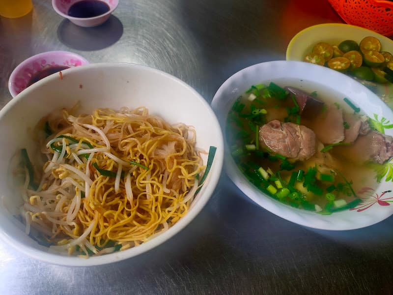 Hủ tiếu bánh canh Tỷ Phú