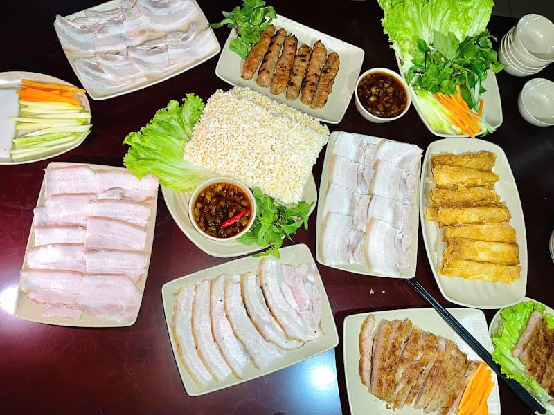 Ảnh bìa Quán cô Liên (bánh mì muối ớt, lạp xưởng nướng đá, bánh giò, đồ ăn vặt,...)