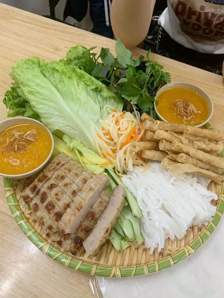 Hình ảnh Quán cô Liên (bánh mì muối ớt, lạp xưởng nướng đá, bánh giò, đồ ăn vặt,...) - 3