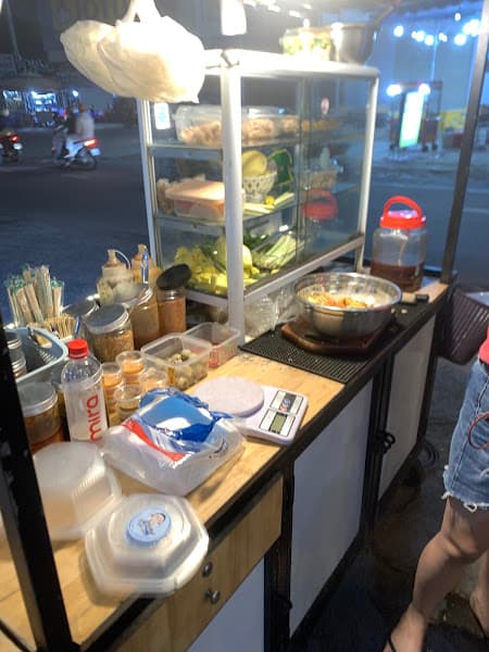 Tiệm Chân Gà Sốt Thái - Bé Tiên