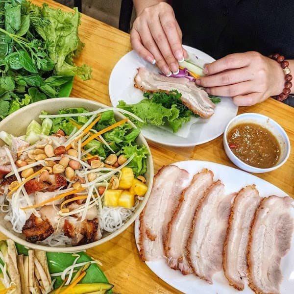 Hình ảnh Quán cô Liên (bánh mì muối ớt, lạp xưởng nướng đá, bánh giò, đồ ăn vặt,...) - 4