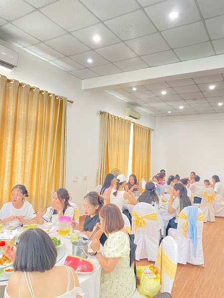 Nhà Hàng Núi Vàng Tràng An