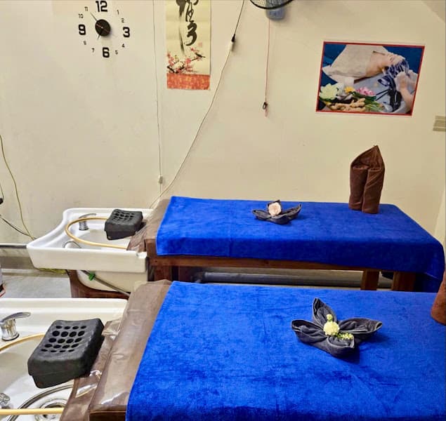 Hình ảnh Hoan kim 2 Spa (Shampoo, Nails, Ear Cleaning & Body Massage) - 2