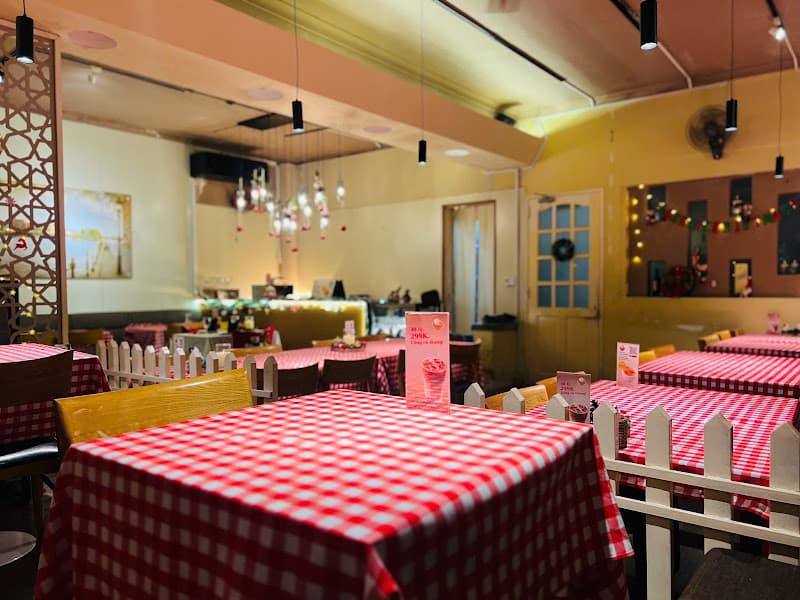 Hình ảnh Bonjour Bistro & Cafe - 2