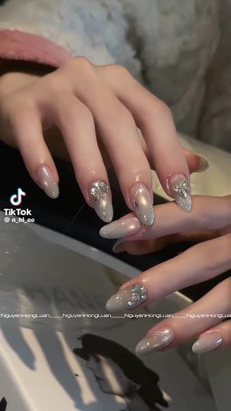 Hình ảnh Tú Quỳnh Nails, Nối + Uốn Mi (Eyelash Extensions, Curling), Gội đầu Massage Cổ-Vai-Gáy, Chà gót chân - 2
