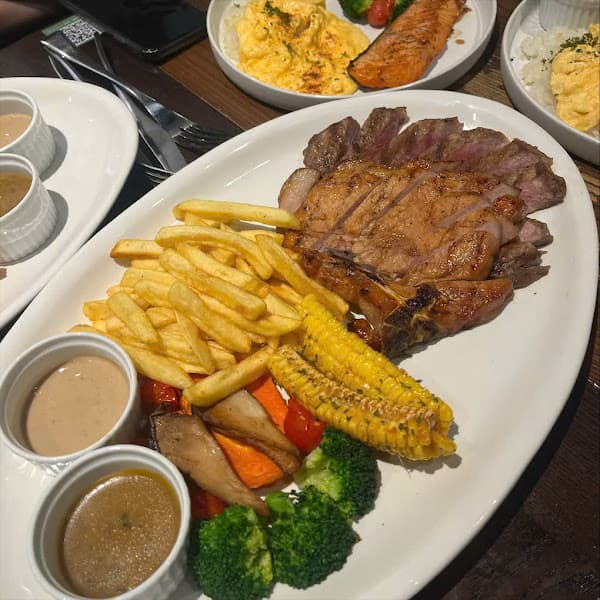 Hình ảnh Le Monde Steak Vincom Trần Duy Hưng - 2