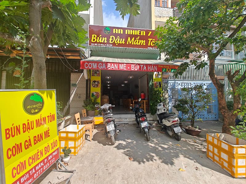 Ảnh bìa Bún đậu mắm tôm An Nhiên & Cơm Gà Ban Mê - Bùi Tá Hán